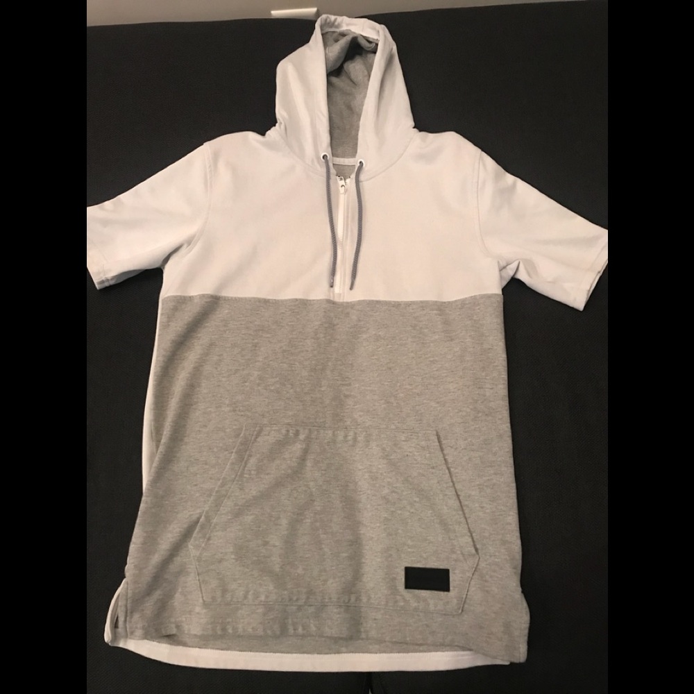 Under Armour short sleeve hoodie size M